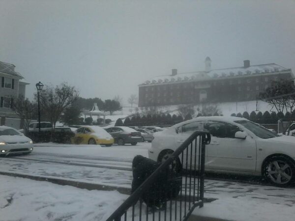 Lucas no primeiro dia de neve na DBU (Dallas Baptist University)